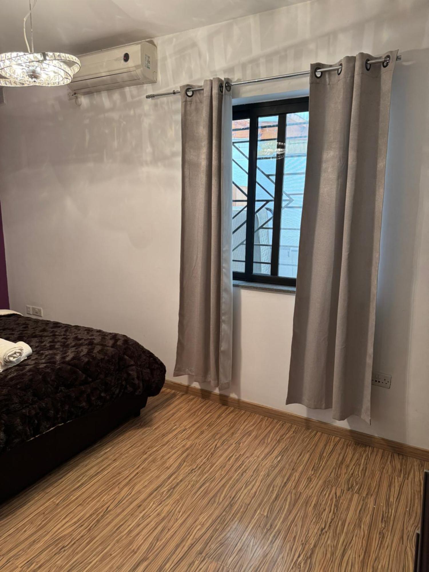Modern With Large Balcony In Spinola San Ġiljan