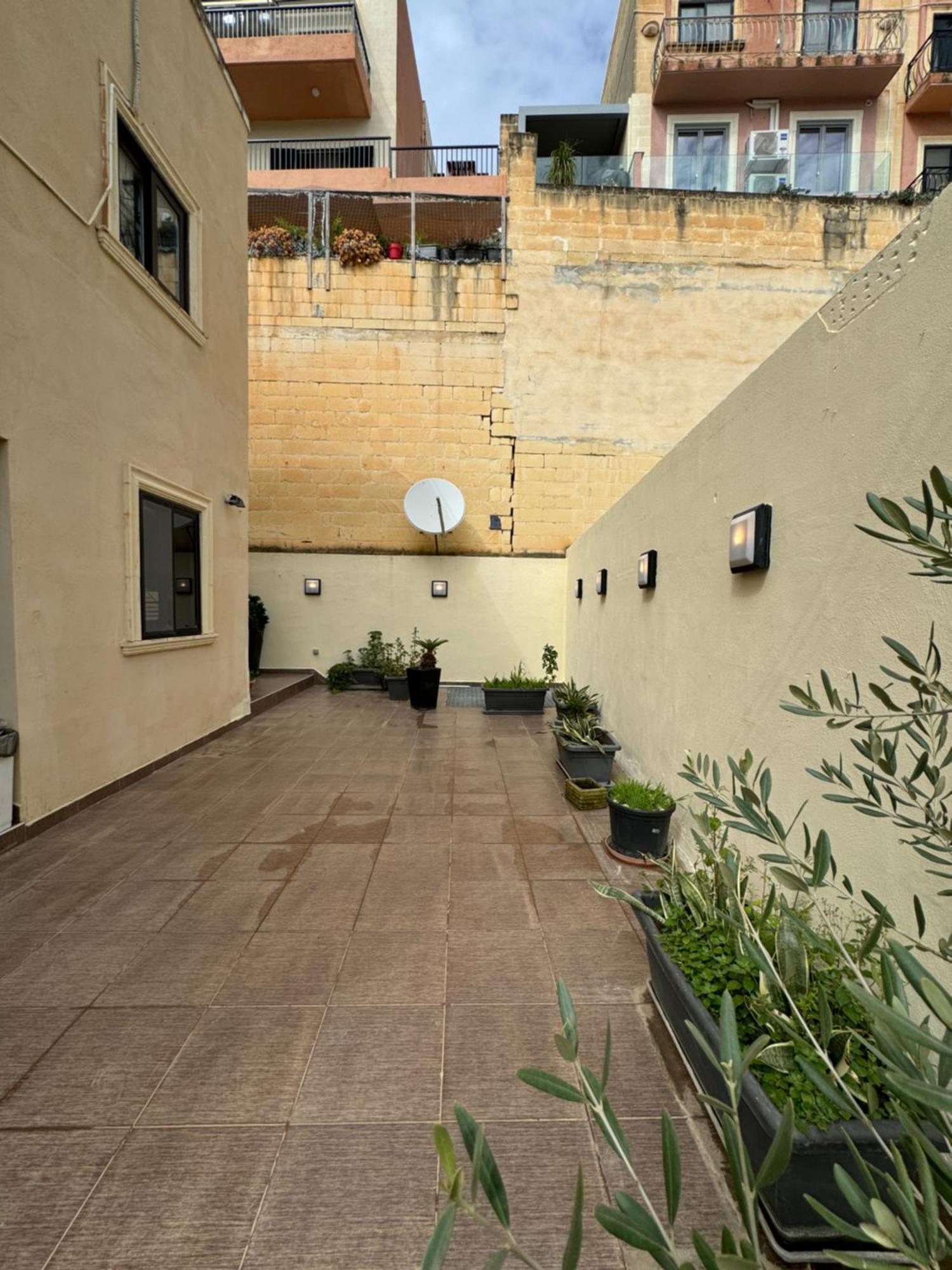 Appartamento Modern With Large Balcony In Spinola *