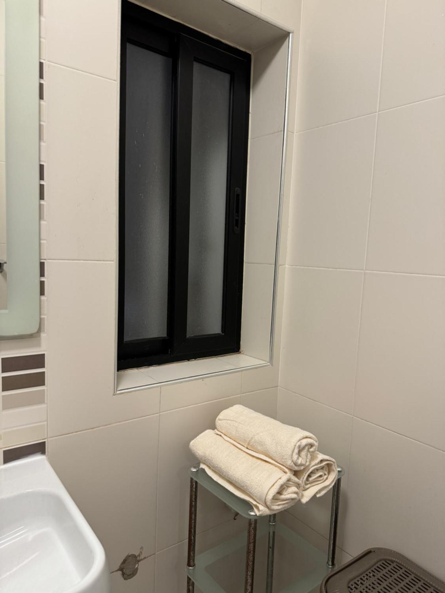 Modern With Large Balcony In Spinola Appartamento