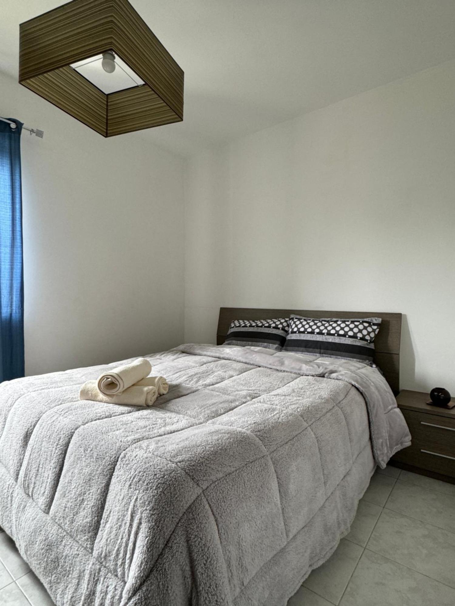 Modern With Large Balcony In Spinola